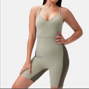 DISCONTINUED Outdoor Voices Zoom Body Suit (L)